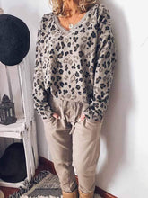 将图片加载到图库查看器，Plus size leopard print sweater
