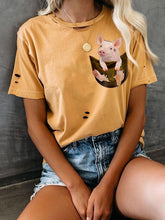 将图片加载到图库查看器，Pocket Piglet T-Shirt
