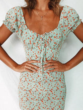 将图片加载到图库查看器，Polka Dot Collar Floral Mini Dress
