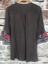 将图片加载到图库查看器，Ruffle Bell Sleeve Black Blouse
