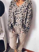 将图片加载到图库查看器，Plus size leopard print sweater
